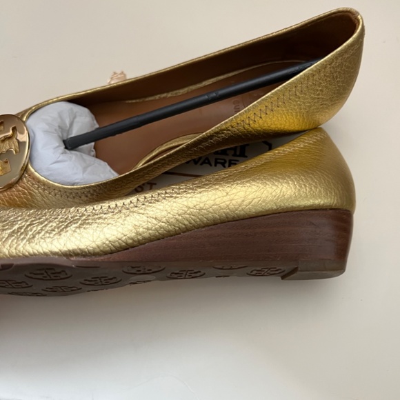 Tory Burch gold leather low heel wedge - Picture 4 of 4